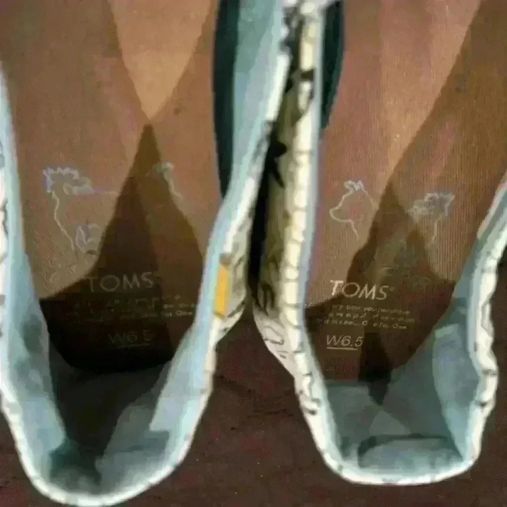 TOMS Dog Print Slip On Shoes Size 6.5 - Picture 5 of 7